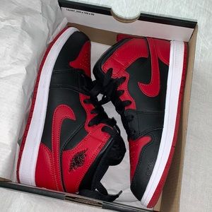 🎉HP🎉 LIKE NEW!! Air Jordan sneakers size 3 YOUTH